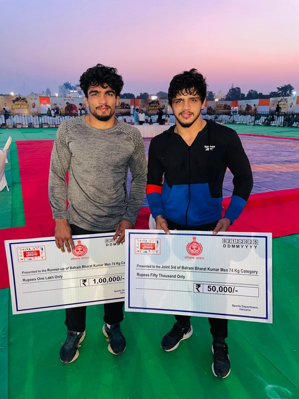 Parvinder won a prize of one lakh rupees in wrestling.