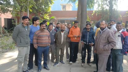 Uproar at the police station over the death of uncle and nephew