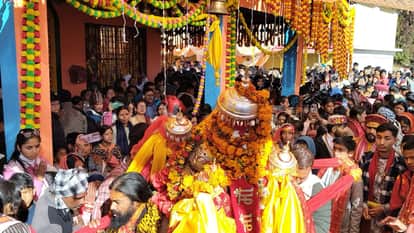 275 Barohis wished for children, palanquins left for temples