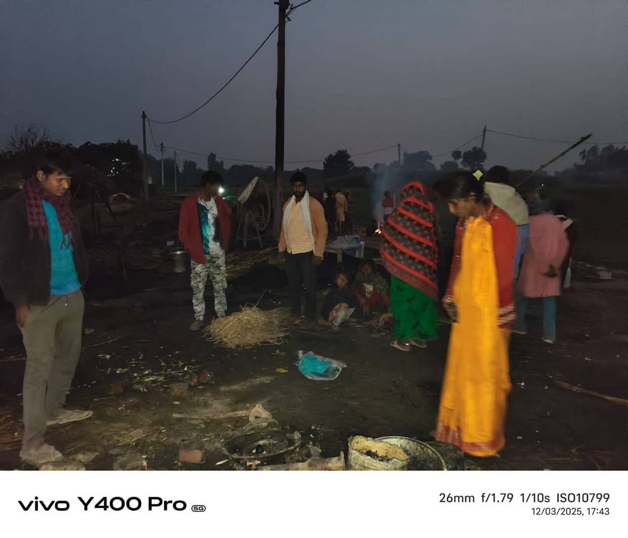 Six roofs burnt to ashes in the fire