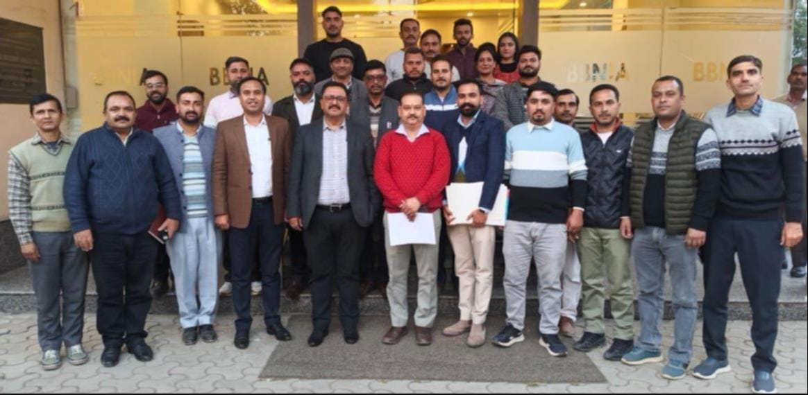 Patwaris and Kanungos presented their problems before the Deputy Commissioner.