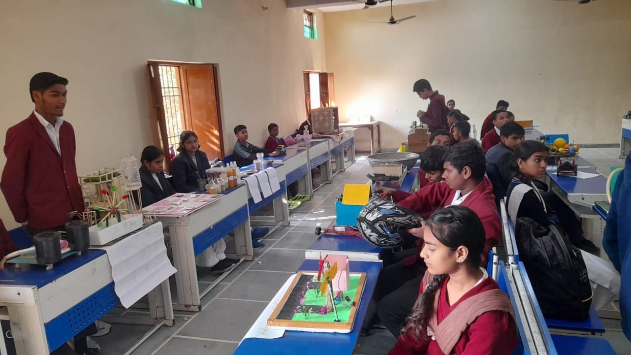 Students shared their knowledge of science at the exhibition.