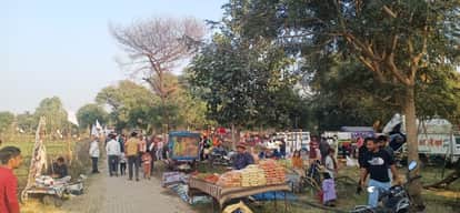 Singers presented devotional songs in the huge Jagran.