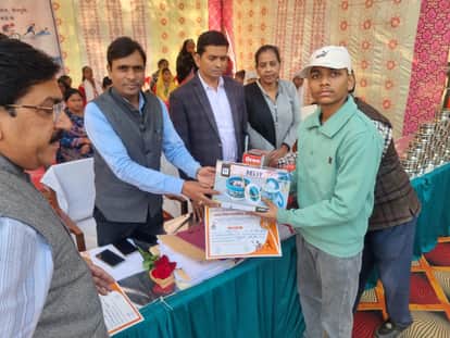 Piyush and Sarita won the tricycle race.