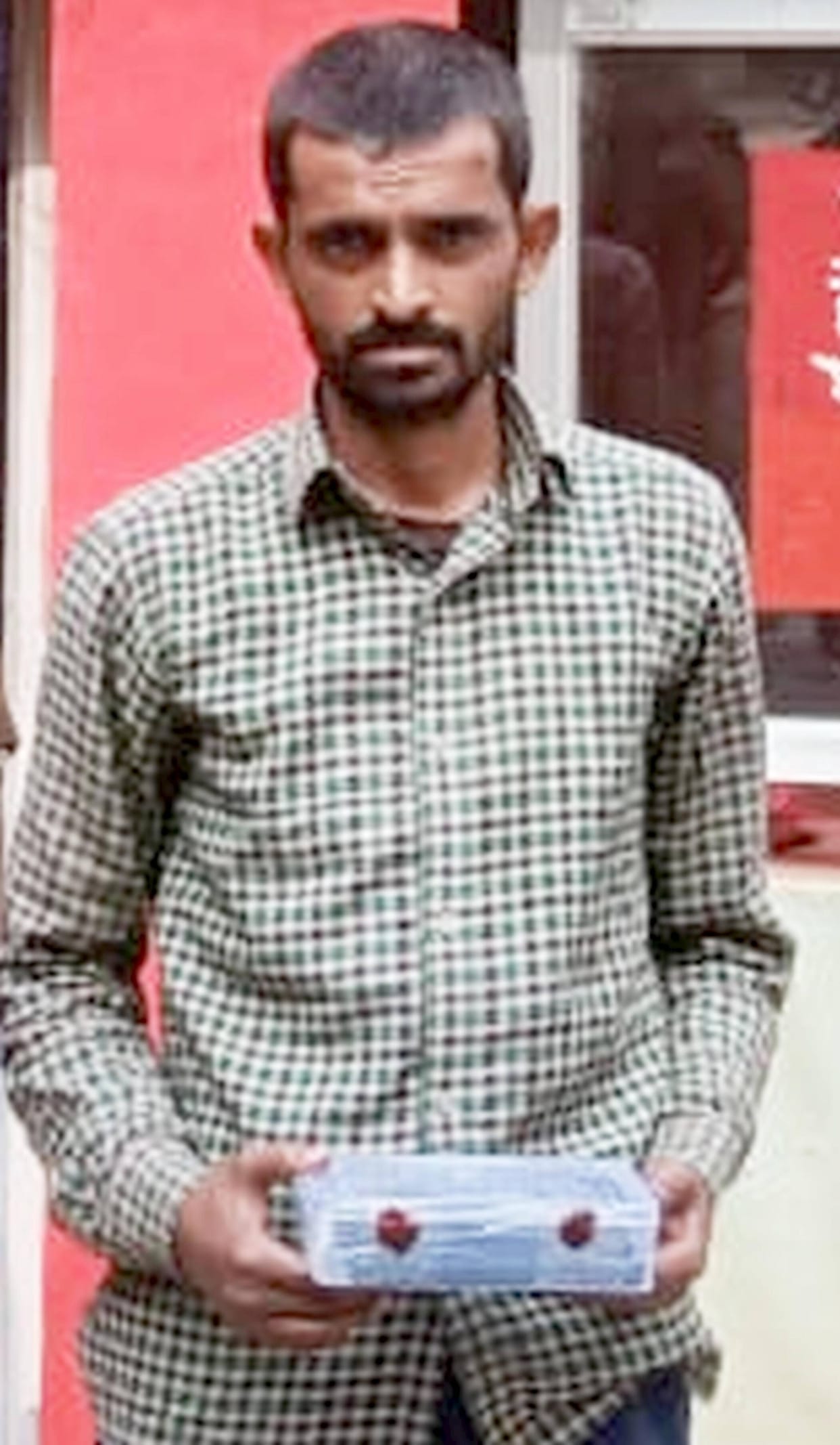 Accused arrested for cheating farmer outside bank