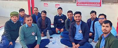 Railway employees will go on a 48-hour mass hunger strike.