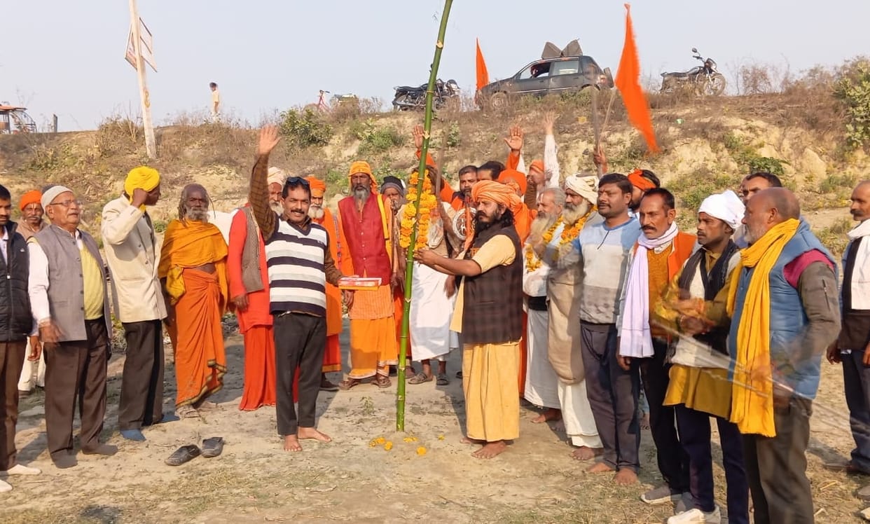 Kalpavas begins, Trimuhani Ghat painted in the colours of faith