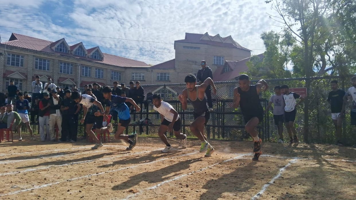 Ashish tops boys' 1500m race