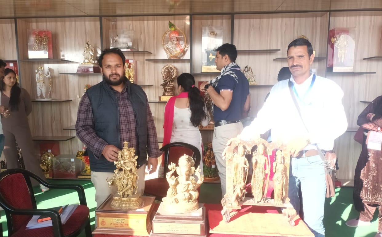 Tourists are crazy about buying Chief Minister's gifts, sales worth Rs 2.83 lakh