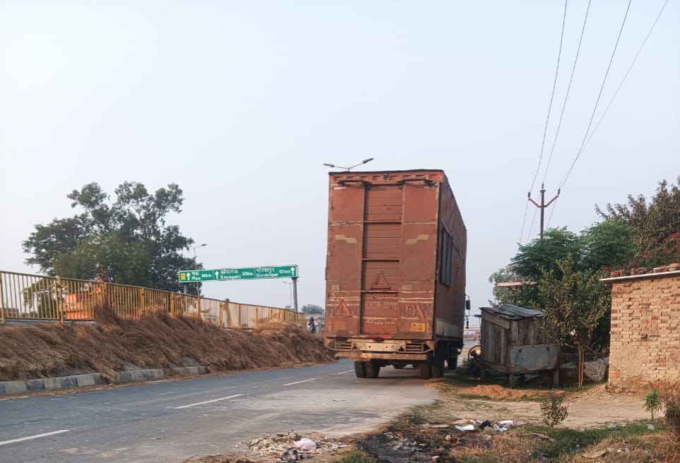 15 people died on service lanes in two months, with accidents caused by potholes and darkness.