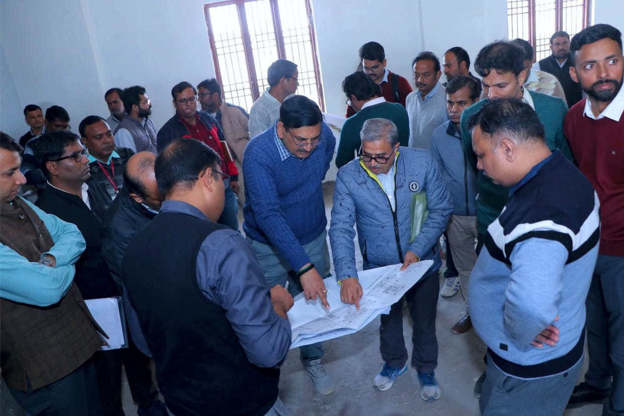 Complete ongoing development work at the railway station within the stipulated timeframe: GM