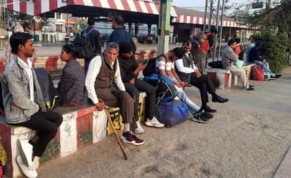 Mahananda Express cancelled, passengers waited for hours at the station