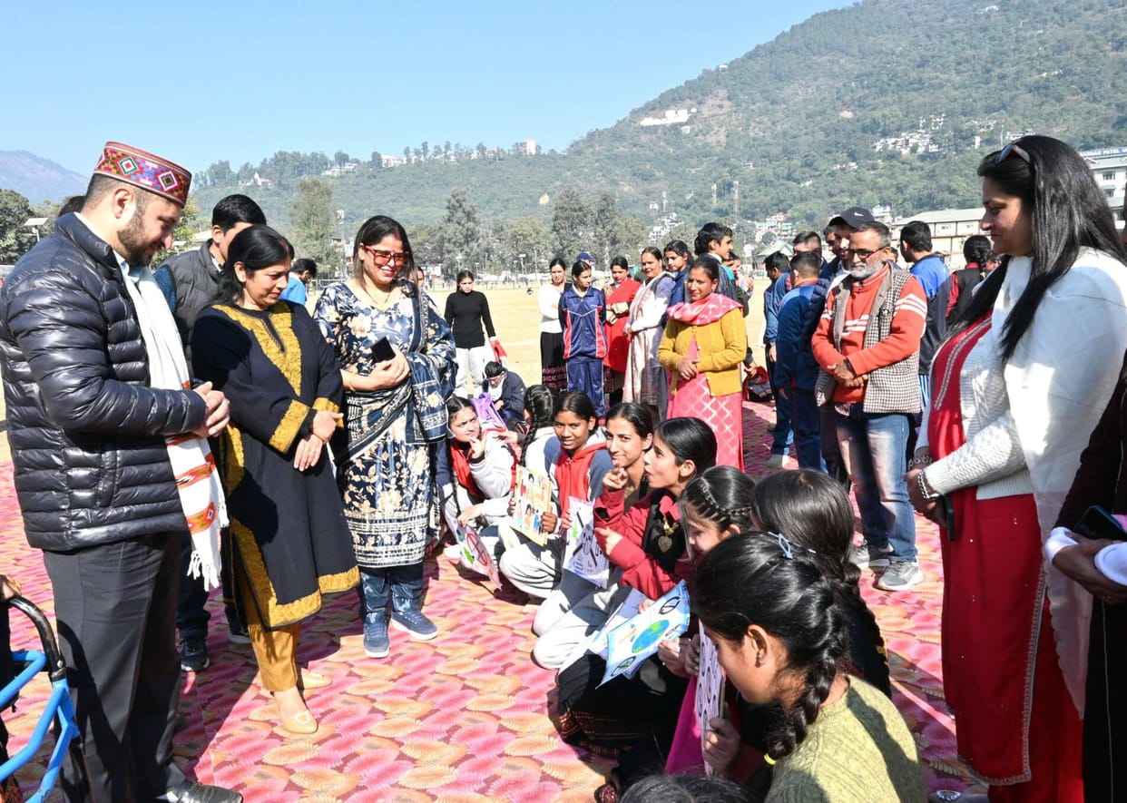 Children displayed their strength in running, chess and other sports competitions.