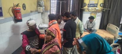 Automobile lost control after being hit by a bus and hit a tree, 8 injured