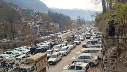 Long traffic jam before the exam is testing the students.