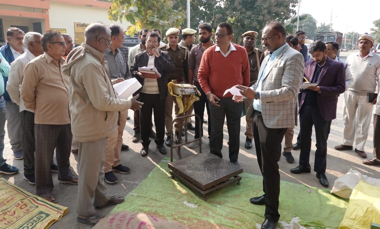 The DM inspected the paddy purchasing centers and interacted with the farmers.