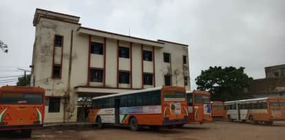 Siddharthnagar News: Passengers are reluctant to travel in roadways buses due to lack of information about the facilities