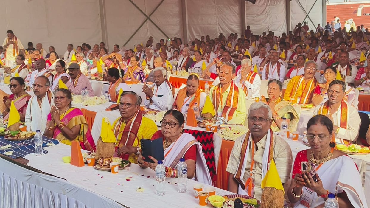 400 couples took the vows again on their 60th wedding anniversary