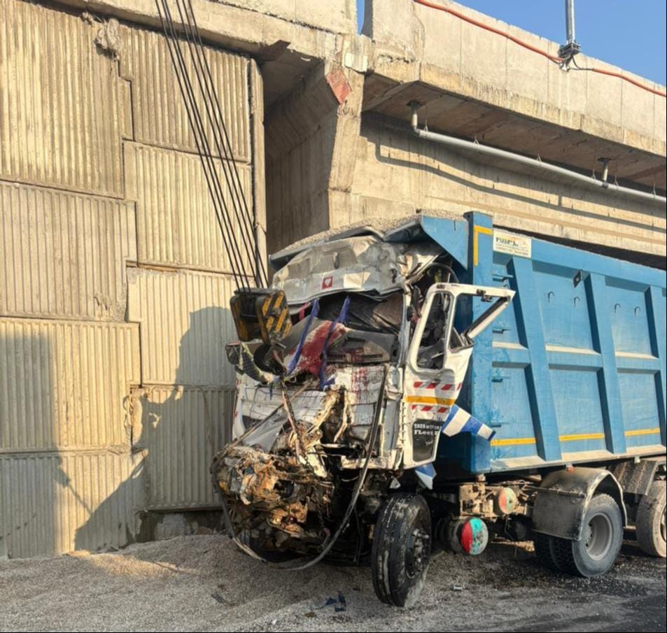 Dumper collides with underpass, driver dies