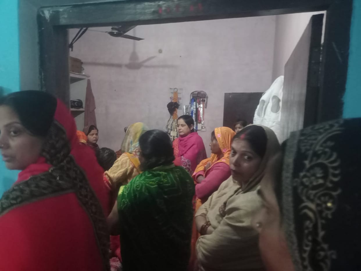 Tired of harassment by money lender, Shiksha Mitra commits suicide