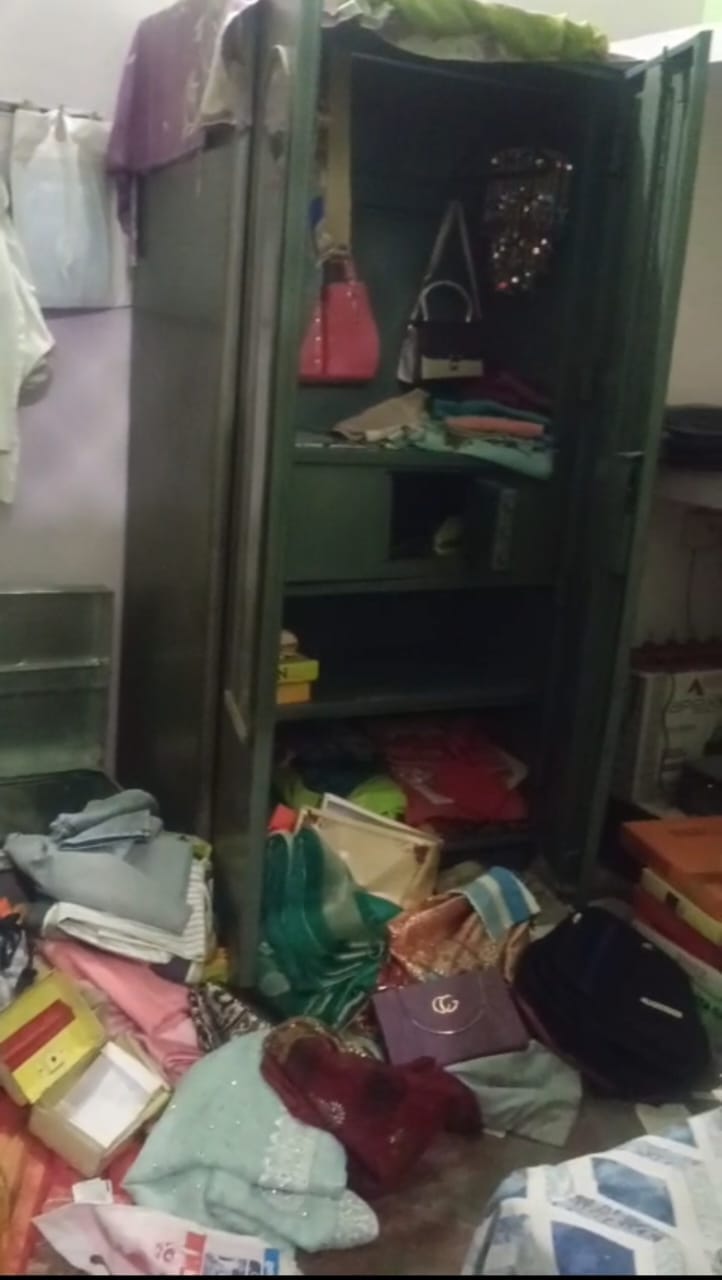 Jewellery and cash stolen from lawyer's house after lock was broken