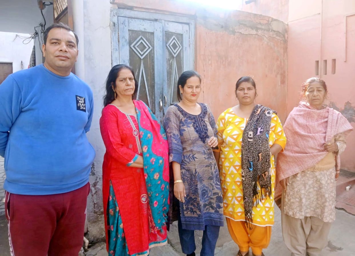 People are troubled due to supply of contaminated drinking water in Kazian Mohalla.