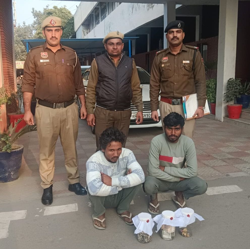 Four youths arrested with stolen jewellery and cash