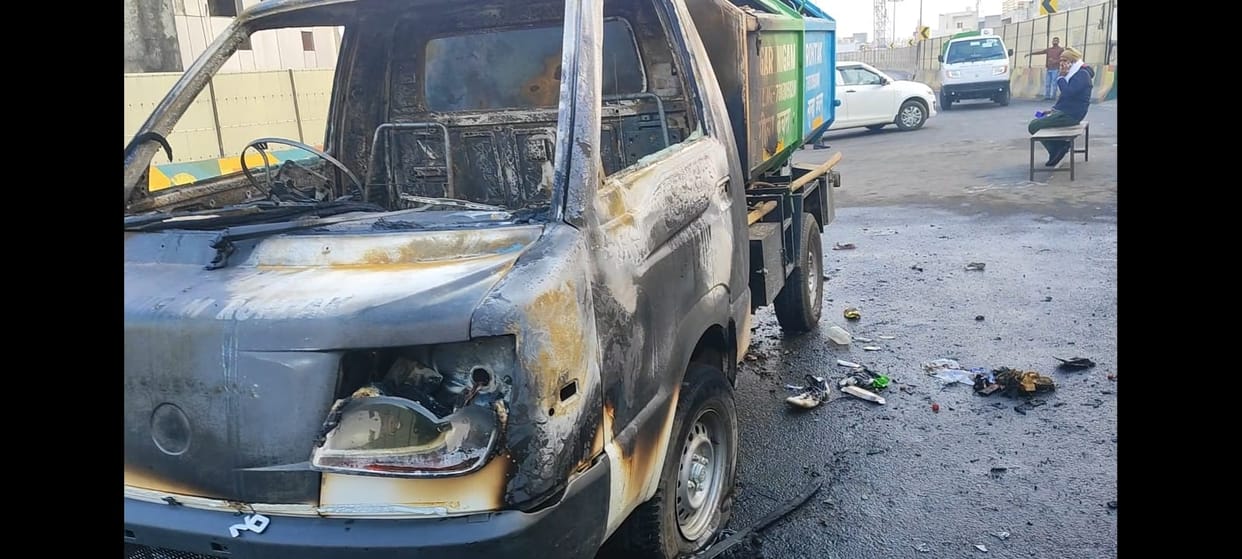 Municipal corporation's garbage collection vehicle burnt due to short circuit