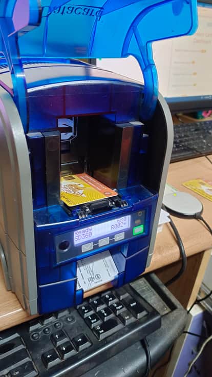 Chip cards are out of stock, 10,000 RCs and DLs are stuck in the district for a month and a half, and people are making the rounds.