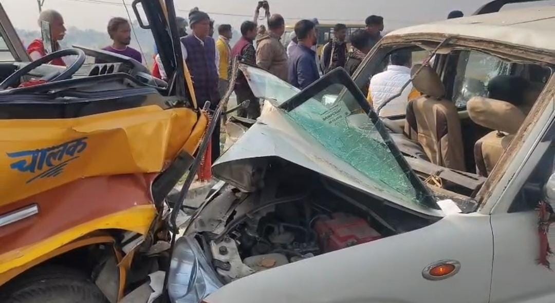 Muzaffarpur Bihar news : road accident between scorpio and school van dozen people injured