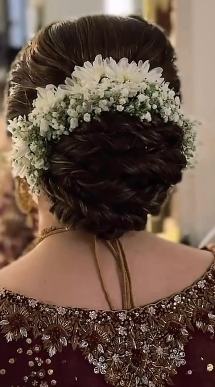 Brides are crazy about Gajra which is back in a new style.