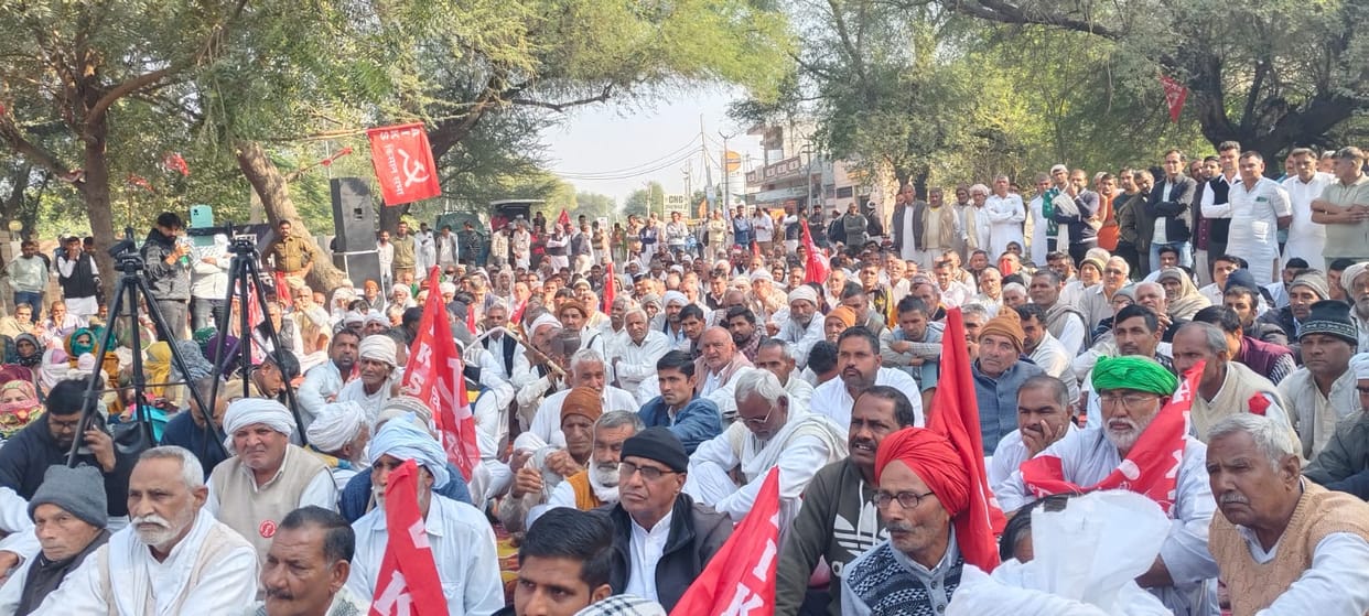 Farmers holding a panchayat and staging a protest in Balsamand.