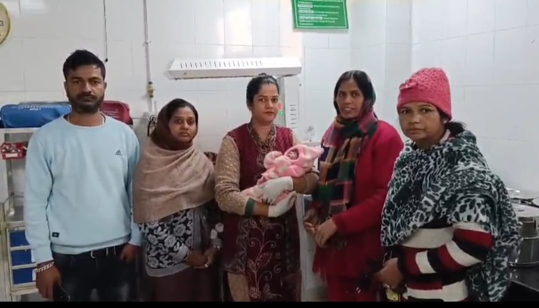Mentally challenged woman gives birth to baby girl on garbage heap, Railway Police rushes her to Civil Hospital