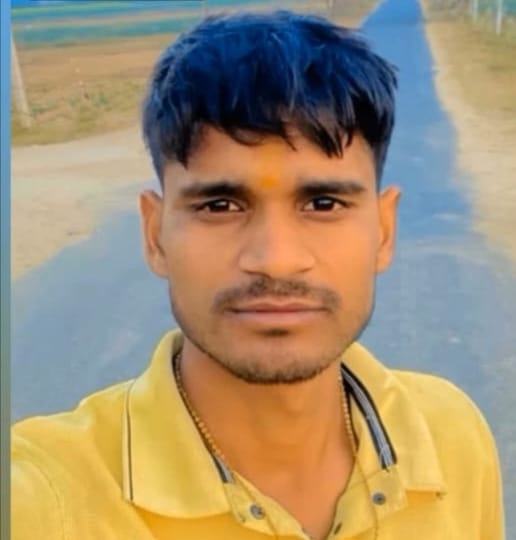 An electric cable fell on a young man sitting on the roof, killing him.