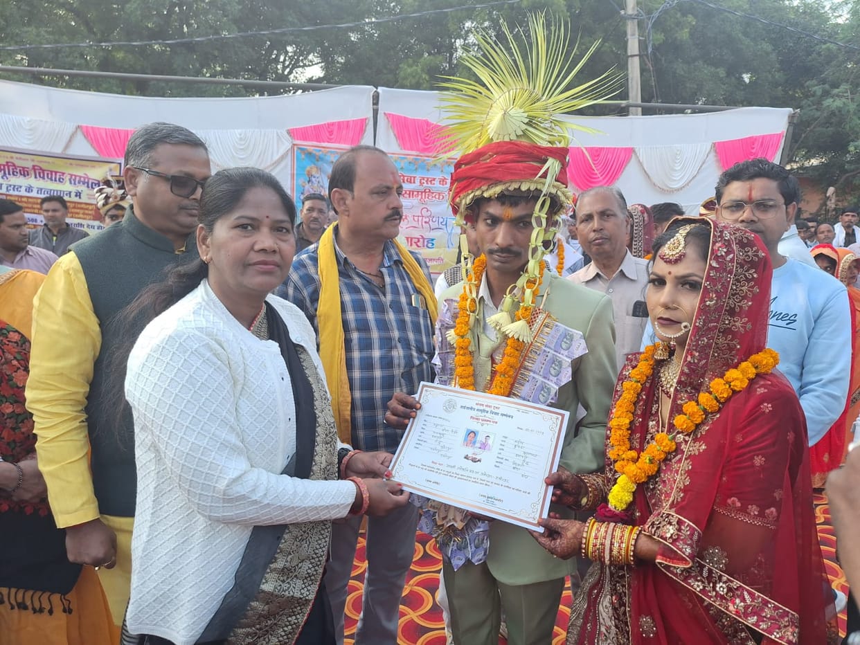 17 couples tied the knot in a mass wedding ceremony.