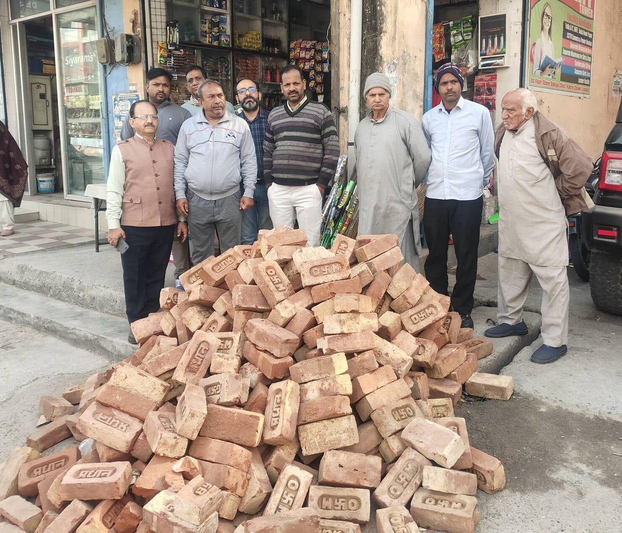 Preparations underway to build a wall in the market, traders protest