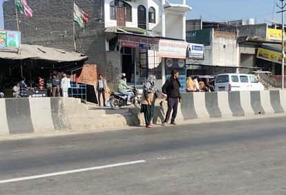 Villagers opened the illegal cut closed on the National Highway