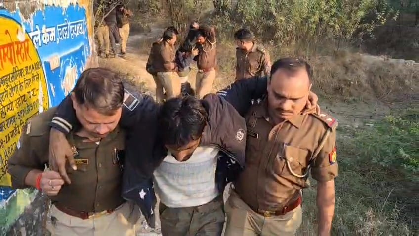 Encounter between police and cow smugglers, three shot, 26 cattle recovered