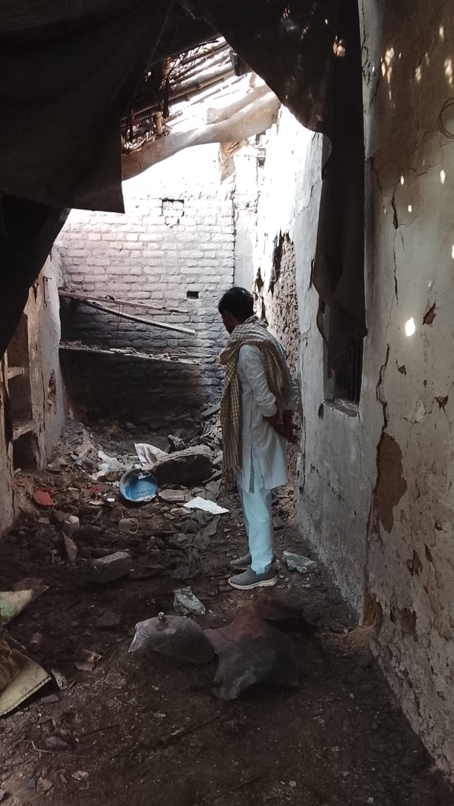 The domestic gas cylinder in the kitchen exploded after midnight.