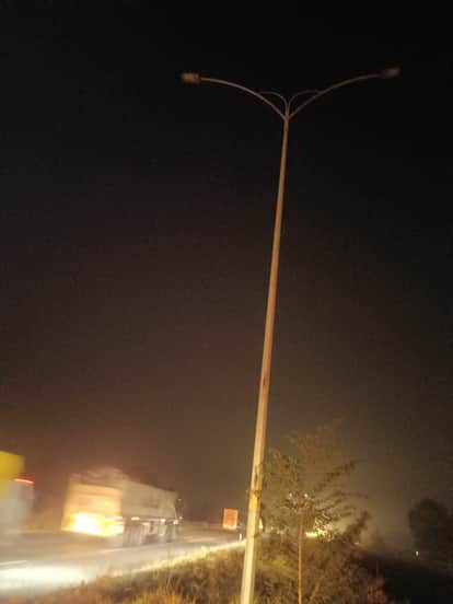 No safety measures in fog on KMP, white strip missing