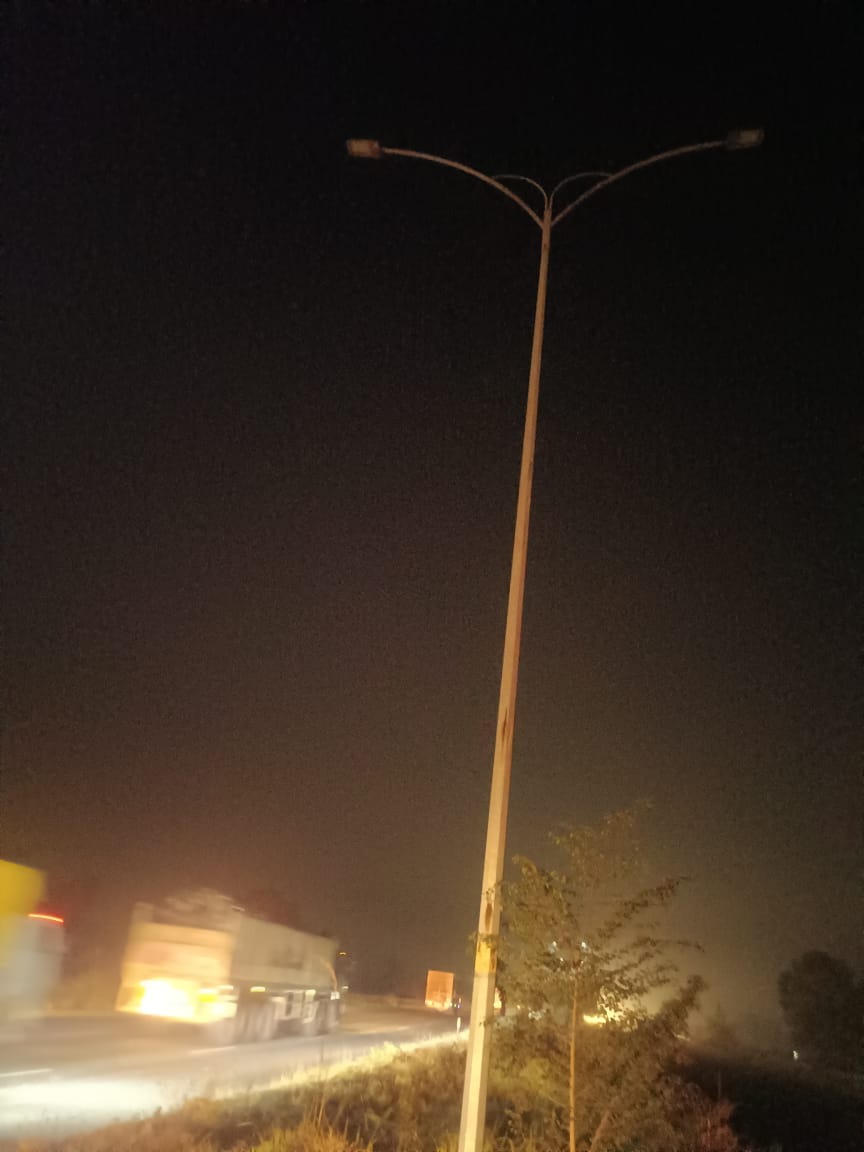 No safety measures in fog on KMP, white strip missing
