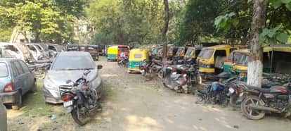 Seized vehicles rusting in Kotwali, causing loss to revenue