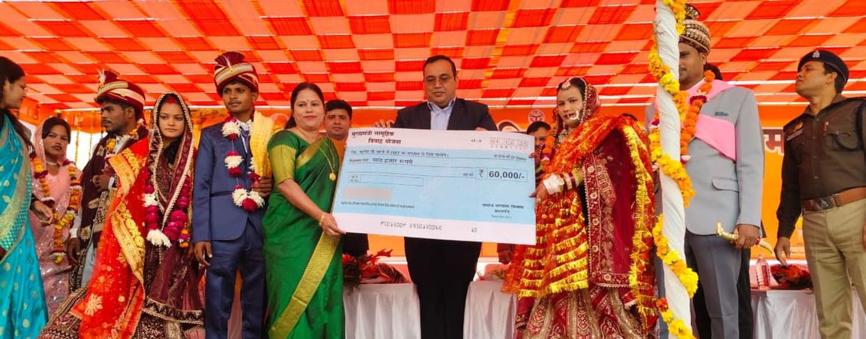 Chief Minister's Mass Marriage -254 couples tied the knot, gifts were given to the newlyweds.