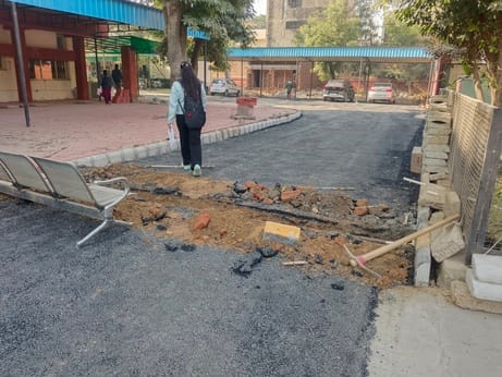 The road built in the evening in the hospital was uprooted in the morning