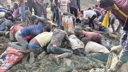 bihar news looting banned thai maghur fish after destroyed madhepura bihar police