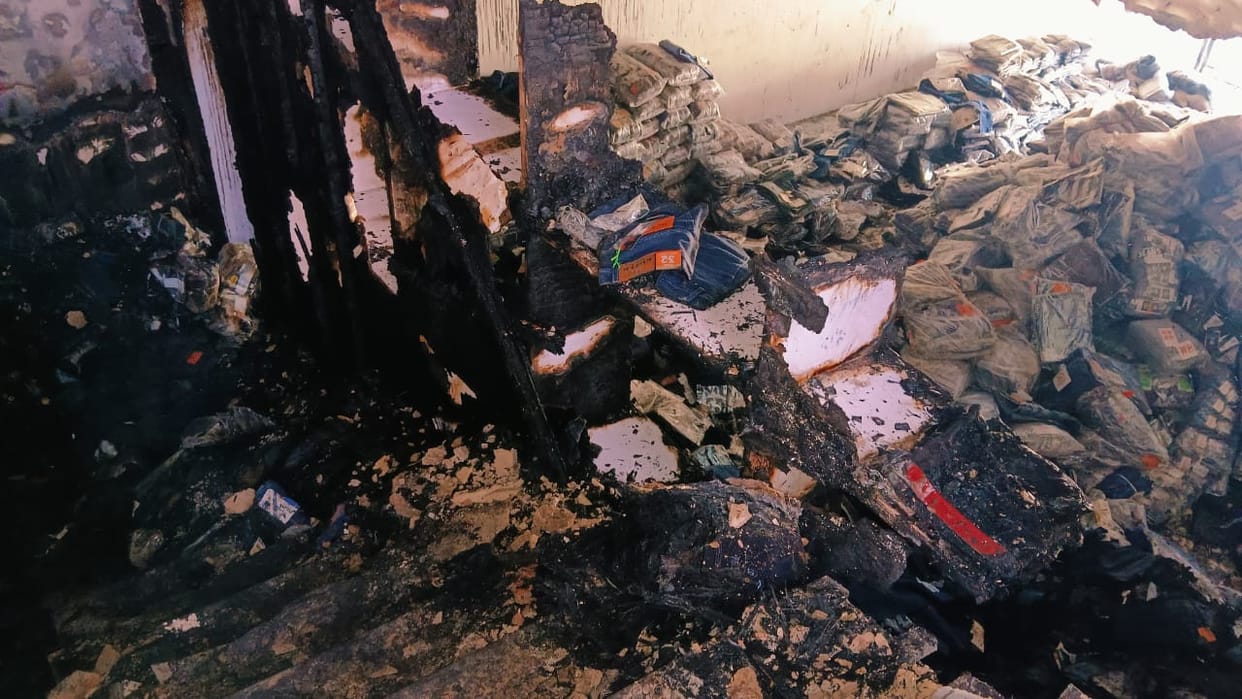 Fire broke out in Bardahiya market, causing panic at midnight