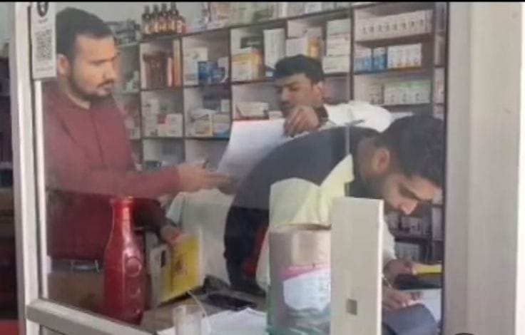A 12th-grade graduate youth running a clinic in Lahalhana was arrested.