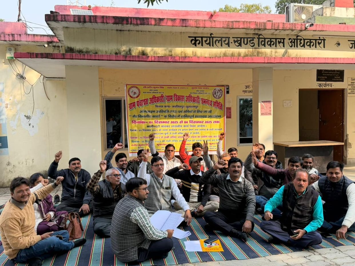 Gram Panchayat secretaries protest against online attendance