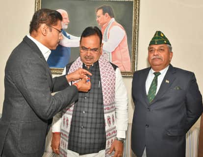 Jaipur News: On Armed Forces Flag Day, Chief Minister pays tribute to soldiers, contributes to welfare fund