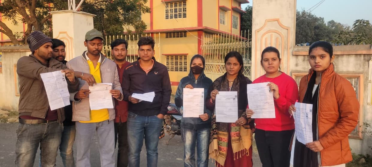 When the students reached the college, they found out that the exam had been held two hours earlier.